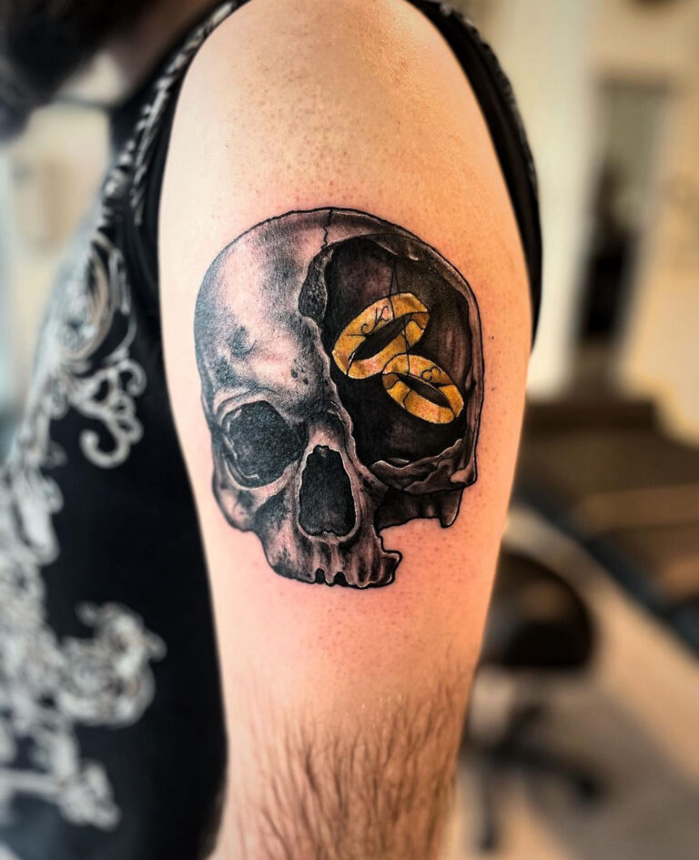 tau-stavanger-jørpeland-eviltattoo-evil-tattoo-skull-skulltattoo-skalle-tatovering-ring-ringtattoo-dark
