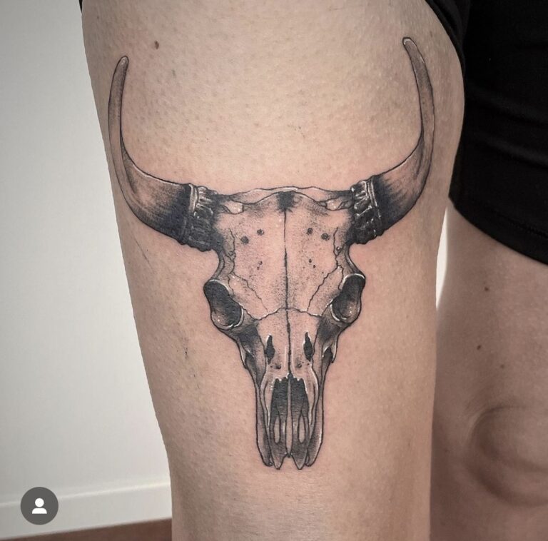 tau-stavanger-jørpeland-tattoo-tatovering-buffalo-skull-skalle-bnw-black-svarthvit-svart