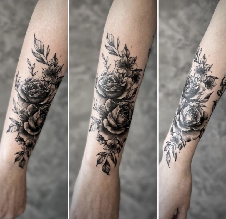 tau-stavanger-jørpeland-tattoo-tatovering-håndlegg-blomst-flower-flowerwork-bnw-svarthvit-realism-realistisk-shading