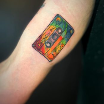 tau-stavanger-jørpeland-colorful-fargerik-colourful-tatovering-tattoo-oldschool-vintage-cassette-kassett-splash