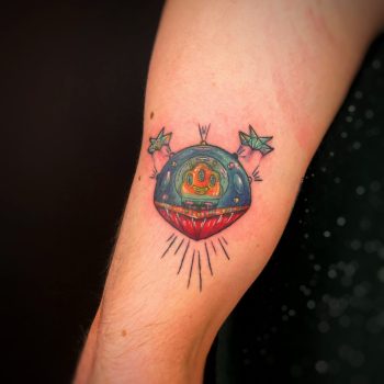 tau-stavanger-jørpeland-tattoo-tatovering-colorful-colourful-fargerik-splayful-alien-spaceship-fun